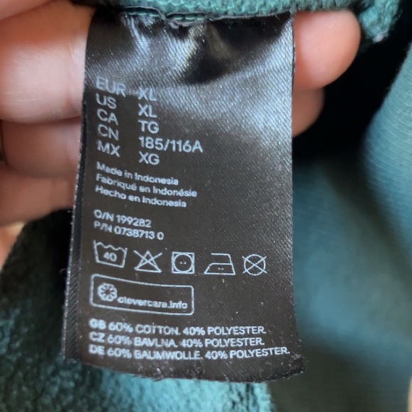 H&M- Hoodie Sweater - Picture 9 of 9